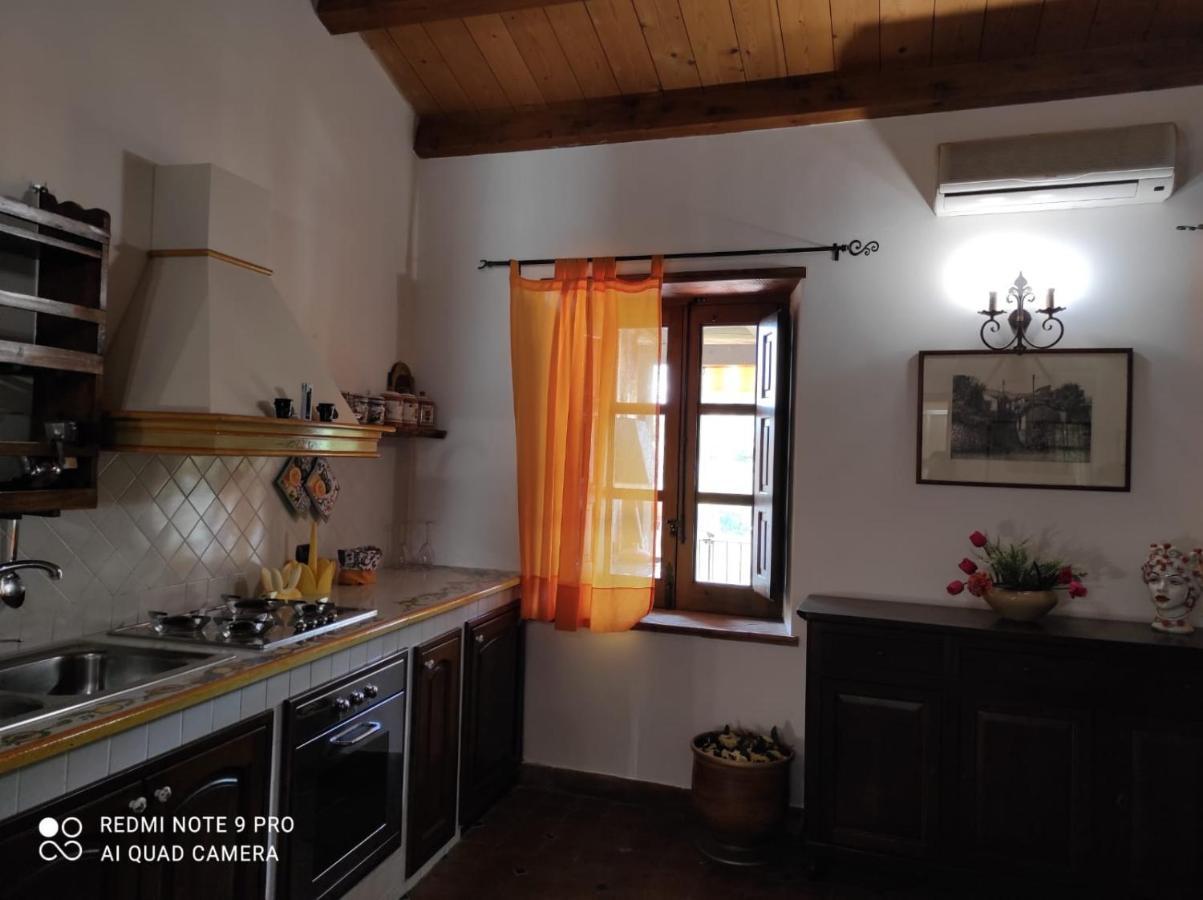 B&B Il Padrino Savoca Exterior photo