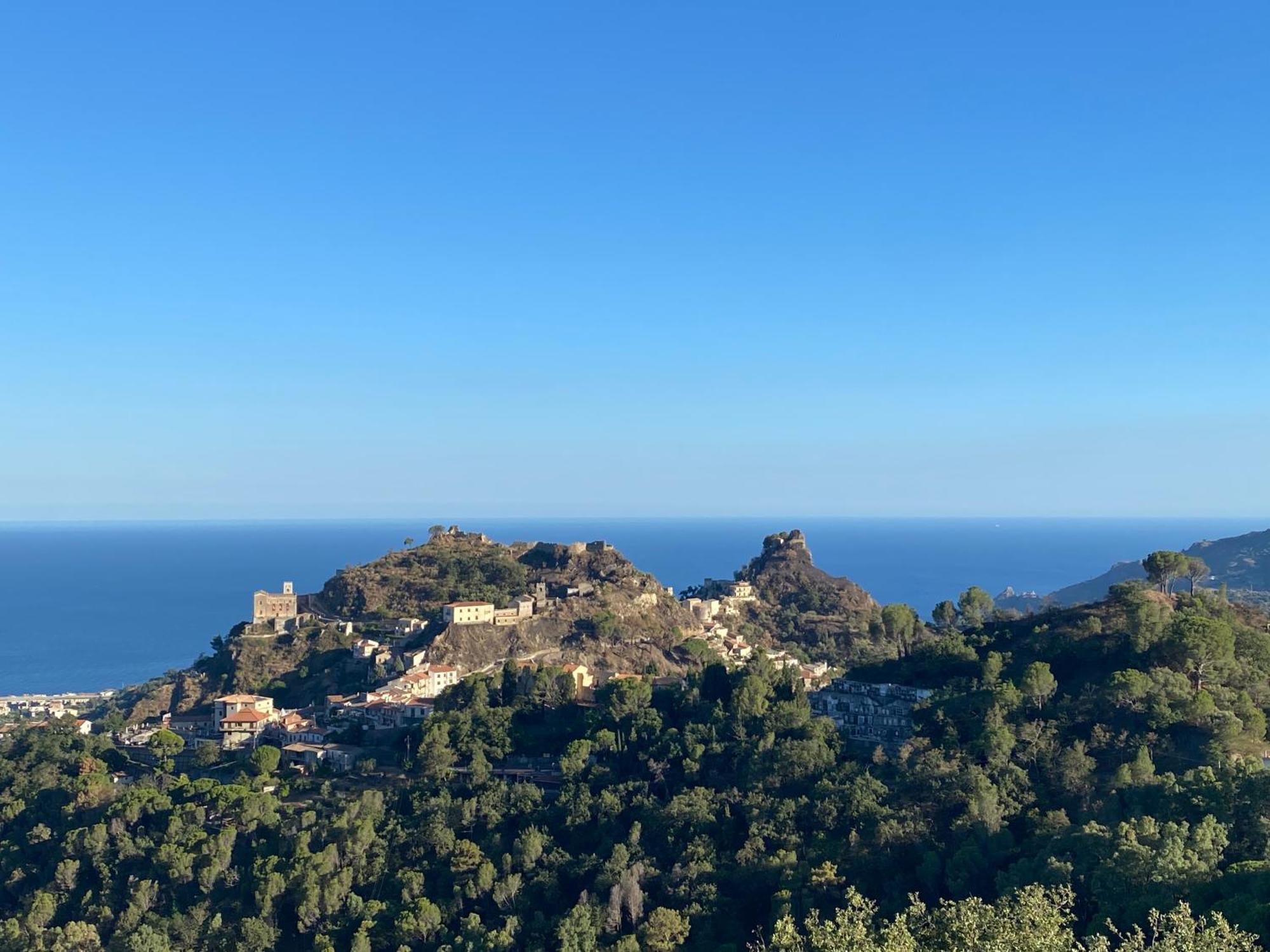 B&B Il Padrino Savoca Exterior photo