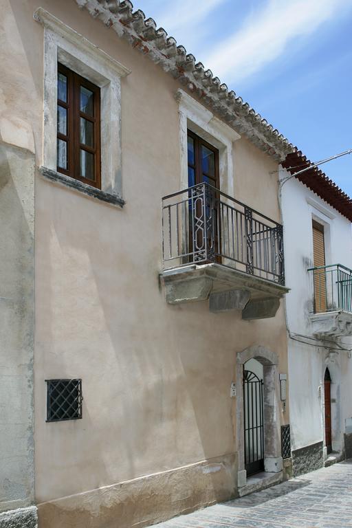 B&B Il Padrino Savoca Exterior photo