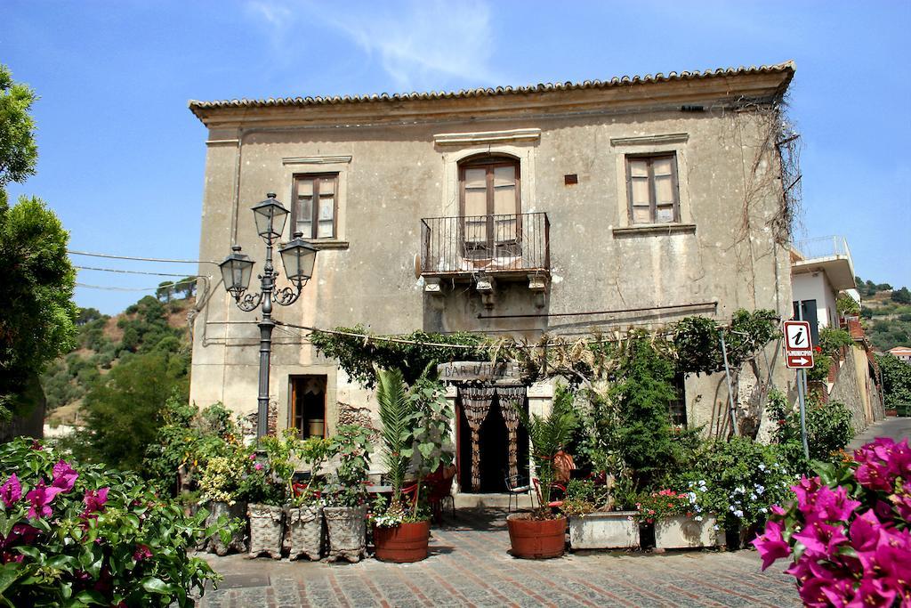B&B Il Padrino Savoca Exterior photo
