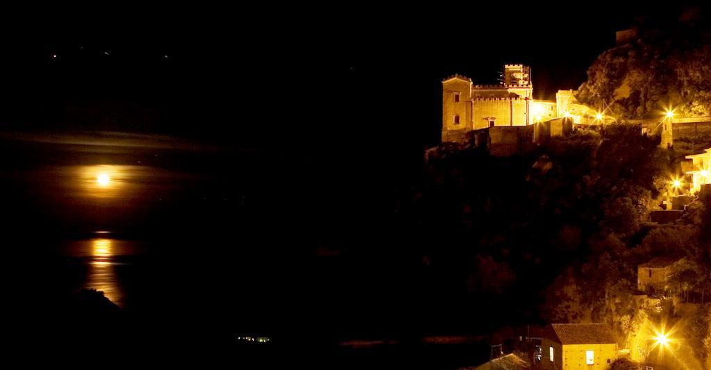 B&B Il Padrino Savoca Exterior photo